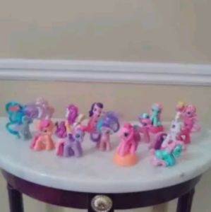My little pony lot of 14 figurines. Mini